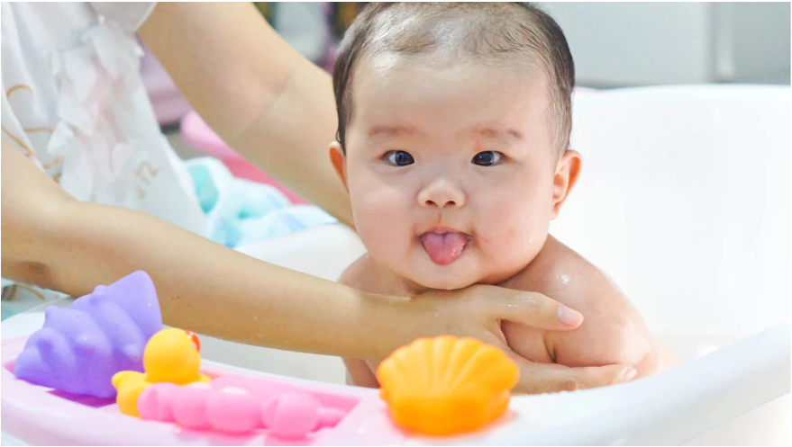 O que você deve considerar ao comprar bombas de banho para seus filhos?